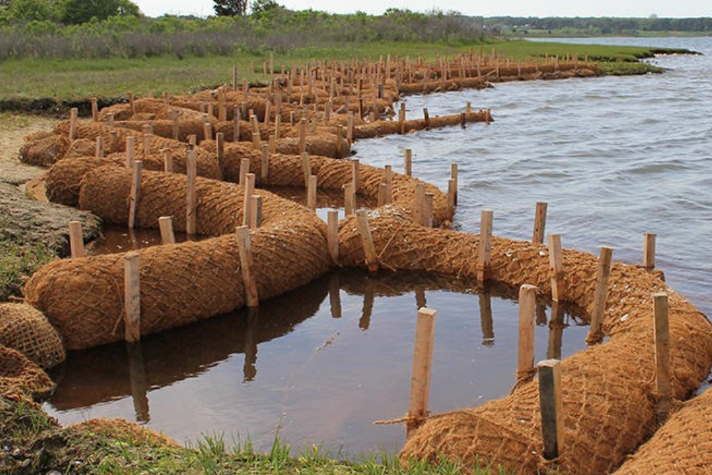 Sabut kelapa untuk perlindungan area resapan air